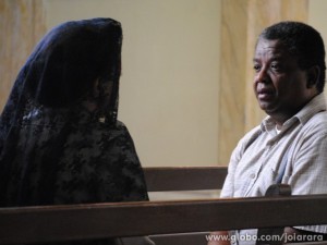 Cícero procura Gertrude e diz que Salvador se encontrou com a filha de Heitor (Foto: Joia Rara/TV Globo) Cícero procura Gertrude e diz que Salvador se encontrou com a filha de Heitor (Foto: Joia Rara/TV Globo)