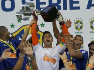Cruzeiro levanta a Taça de Campeão Brasileiro de 2013 no Mineirão