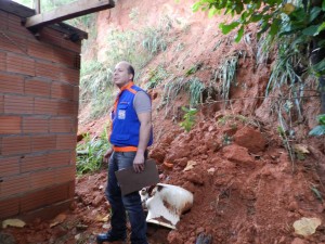 Defesa Civil de Itaperuna vistoria diversos pontos na cidade