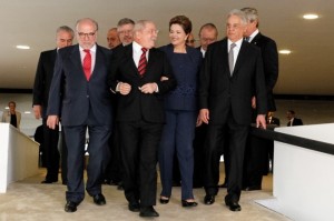 Ex-presidentes do Brasil viajam com Dilma para funeral de Nelson Mandela