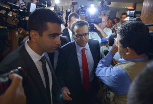 O presidente da Câmara dos Deputados, Henrique Eduardo Alves chega para reunião da mesa que irá decidir se abrirá o processo de cassação do deputado licenciado José Genoino O presidente da Câmara dos Deputados, Henrique Eduardo Alves chega para reunião da mesa que irá decidir se abrirá o processo de cassação do deputado licenciado José Genoino