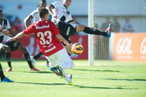 Internacional empata sem gols com a Ponte Preta em Caxias do Sul Internacional empata sem gols com a Ponte Preta em Caxias do Sul