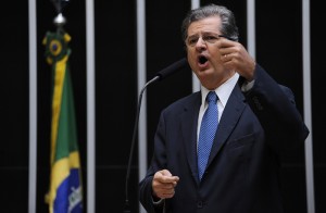 Possível adiamento de lei que obriga instalação de airbag e ABS é um crime contra a população, alerta Jutahy 