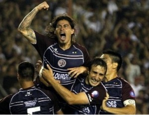 Ponte Preta joga mal, perde para o Lanús e coloca o Botafogo na Libertadores