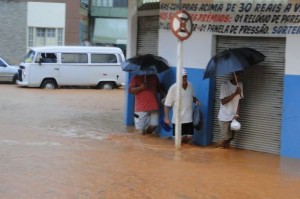 Temporal desaba em Muriaé inunda a cidade mineira trazendo preocupações para Itaperuna e Laje do Muriaé - Foto: Blog do Silvan Alves