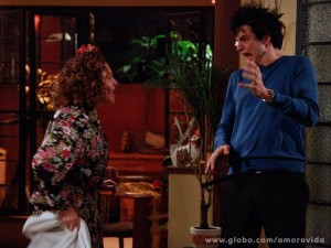 Márcia fica indignada ao saber que Félix orquestrou golpe (Foto: Ellen Soares/ TV Globo)