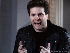 Niko expulsa Eron e Amarilys de casa (Foto: Amor à Vida/ TV Globo) Niko expulsa Eron e Amarilys de casa (Foto: Amor à Vida/ TV Globo)