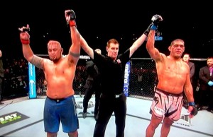 Pezão e Hunt empatam em luta sangrenta no UFC Austrália