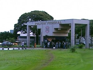 Mais 4 condenados no Mensalão se entregam à polícia Federal Mais 4 condenados no Mensalão se entregam à polícia Federal