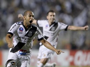 Ponte Preta e Lanús empatam em gols de falta na primeira da final da Sul-Americana
