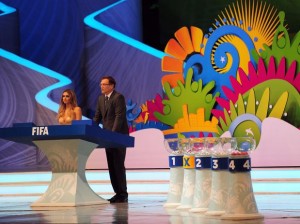 Fifa faz sorteiro e define os grupos para a Copa 2014