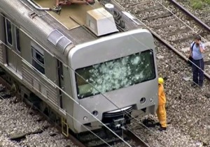 Passageiros apedrejam trem com defeito no Rio de Janeiro