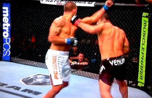 Shogun com um gancho de esquerda, nocauteia James Te-Huna no UFC Austrália