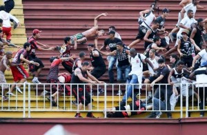 Punição aos torcedores vândalos é o que pede o Governo e também quer presença de PM em estádios