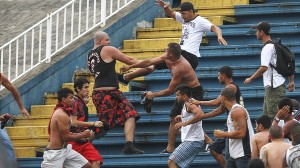 Punição aos torcedores vândalos é o que pede o Governo e também quer presença de PM em estádios