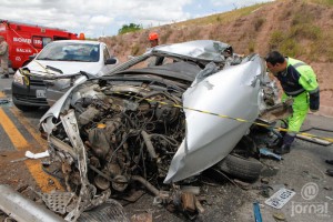 Um morto e três feridos em colisão no KM 105 da BR 101, em Campos
