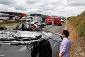 Um morto e três feridos em colisão no KM 105 da BR 101, em Campos