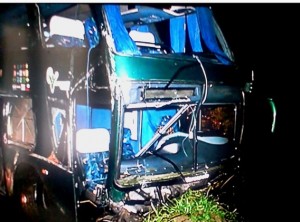 Acidente com o ônibus da banda Raça Negra deixa vários feridos