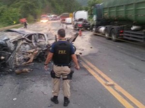 Caminhão desgovernado atinge vários veículos e mata sete pessoas no RS