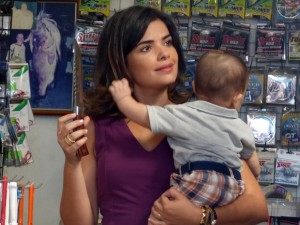 Aline pensa em se livrar de César e fugir para Bélgica (Foto: Amor à Vida/TV Globo)