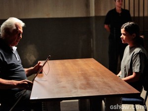 Aline fica surpresa com a visita de César (Foto: Pedro Curi / TV Globo)