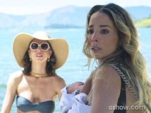 Amarilys é surpreendida pela chegada dos dois (Foto: Amor à Vida/TV Globo)