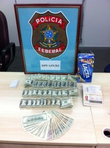 PF prende no Tom Jobim homem de 82 anos com dólares em caixa de bombom