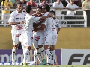 Torcida do São Paulo se irrita com derrota na estreia para o Bragantino Torcida do São Paulo se irrita com derrota na estreia para o Bragantino