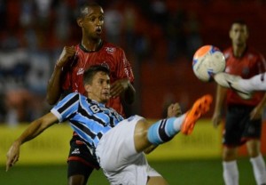 Grêmio perde pênalti e fica no empate com o Brasil de Pelotas