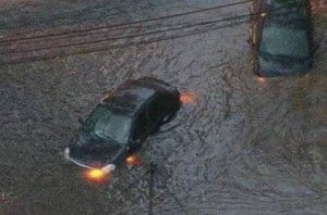 Temporal desaba em São Paulo causando alagamento