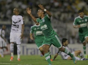 Palmeiras faz dois no primeiro tempo e vence o Comercial fora de casa