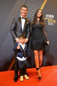 Cristiano Ronaldo levou filho e namorada para a premiação