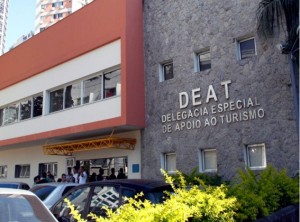 Peruana é presa em flagrante depois de roubar turistas no Rio de Janeiro Peruana é presa em flagrante depois de roubar turistas no Rio de Janeiro