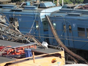 Trem descarrila e bloqueia Central do Brasil e outros terminais