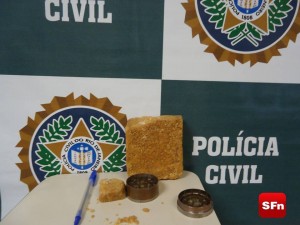 Mulher é presa com quase meio quilo de crack em São Fidélis, RJ