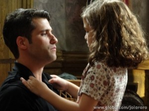 Franz volta para casa (Foto: Joia Rara/TV Globo) Franz volta para casa (Foto: Joia Rara/TV Globo)