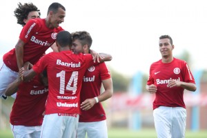 Internacional vence São Paulo-RG e segue invicto no Gauchão
