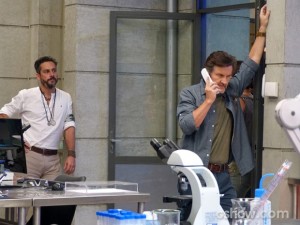 LC consegue impedir que Lili entre na máquina (Foto: Além do Horizonte/TV Globo)