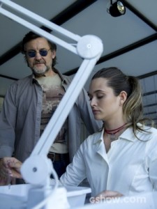 LC pede para Lili conversar com Thomaz (Foto: Estevam Avellar/TV Globo)