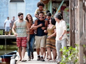Moradores de Tapiré fazem festa com a chegada de Nilson (Foto: Pedro Curi / TV Globo)