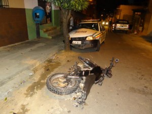 Menores fogem da polícia e causam acidentes