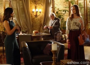 Aline enfrenta Paloma com o olhar (Foto: Amor à Vida/ TV Globo) Aline enfrenta Paloma com o olhar (Foto: Amor à Vida/ TV Globo)