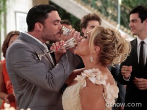 Pilar e Maciel transbordam amor (Foto: Felipe Monteiro/TV Globo)