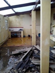 Temporal derruba árvores, destelha casas e alaga ruas no Sul Fluminense