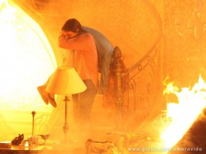 Amor à Vida: Thales salva Natasha de incêndio