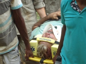 Caminhoneiro adormece ao volante e cai de ponte na região da Ponte Preta estrada de São José de Ubá - Foto: Blog do Adilson Ribeiro