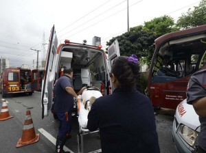 Já são 45 os feridos no acidente entre dois ônibus Em São Paulo