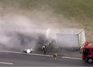Acidente em São Paulo com carretas com ácido Acidente em São Paulo com carretas com ácido