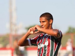 Fluminense enfrenta o calor de Moça Bonita e vence o Bangu por 1 a 0