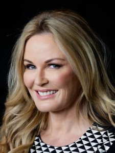 Apresentadora de TV é encontrada morta dentro de casa